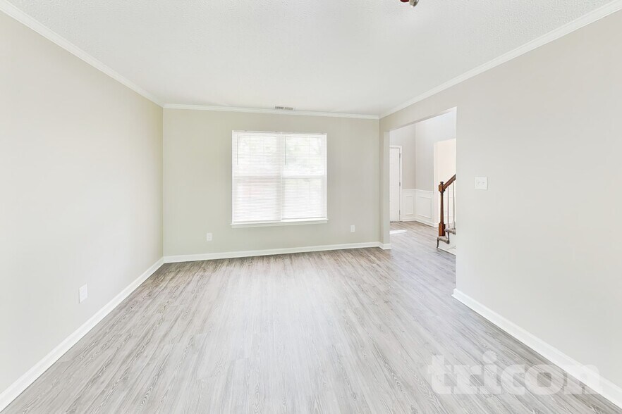 Building Photo - 235 Chattaroy Dr