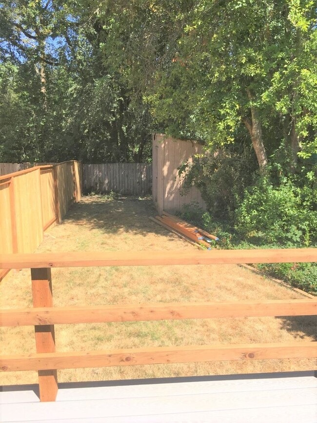 Building Photo - Duplex in Aloha!
