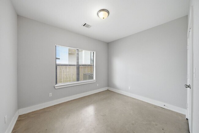 Building Photo - 603 Edgewood St