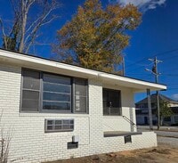 Building Photo - 102 Merriman Ave