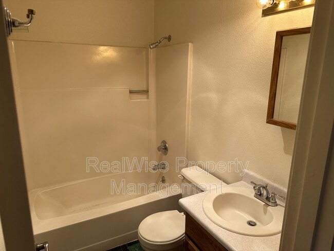 Building Photo - 1105 Excalibur Dr