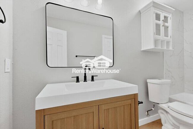 Building Photo - Renovated home in Plano Ready to Be Your Home