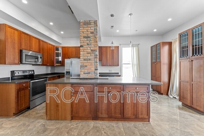 Building Photo - 1006 Lexington Ave