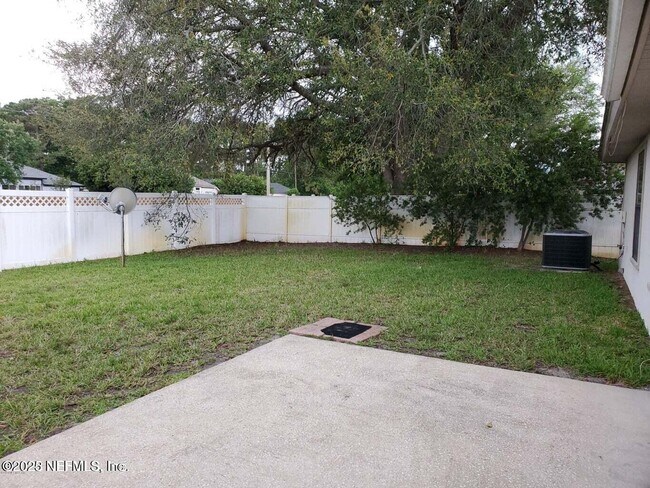 Building Photo - 1058 Waterfall Dr