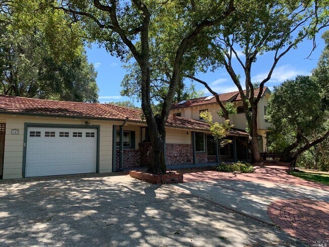 Building Photo - 848 Acalanes Rd