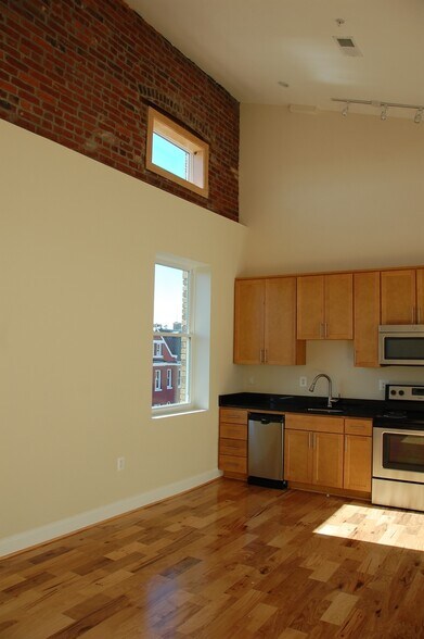 Building Photo - 1319 Park Rd NW