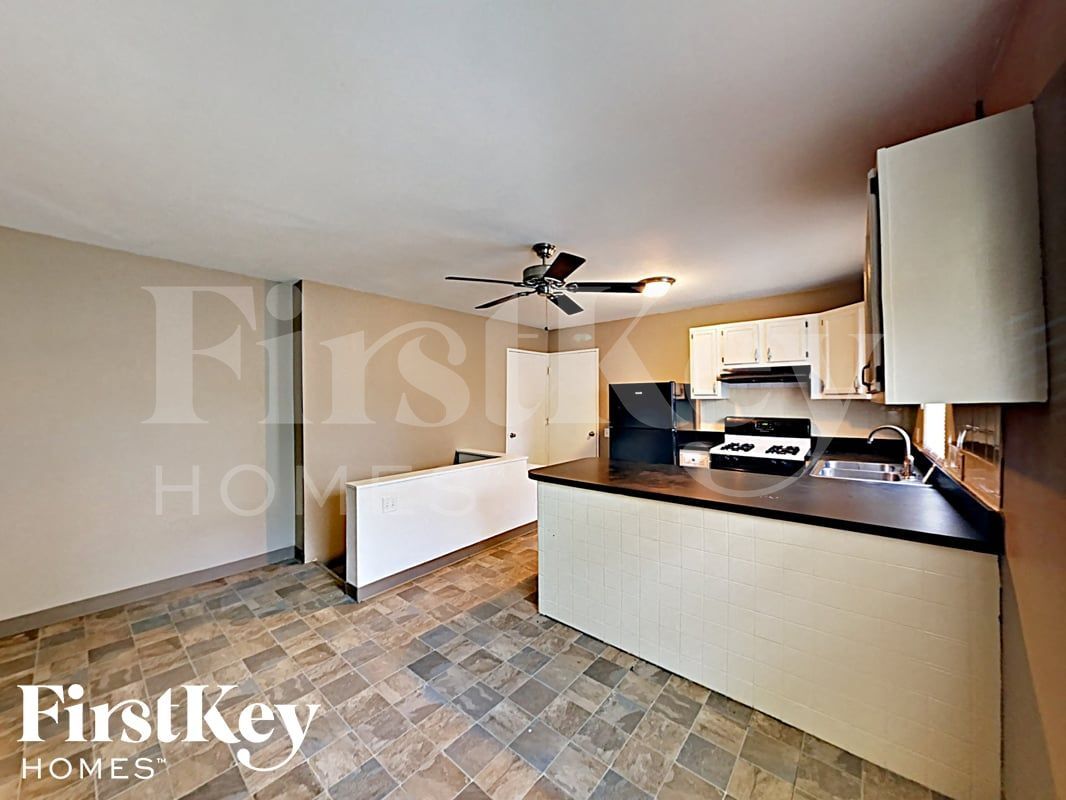 Building Photo - 2655 Farber Dr