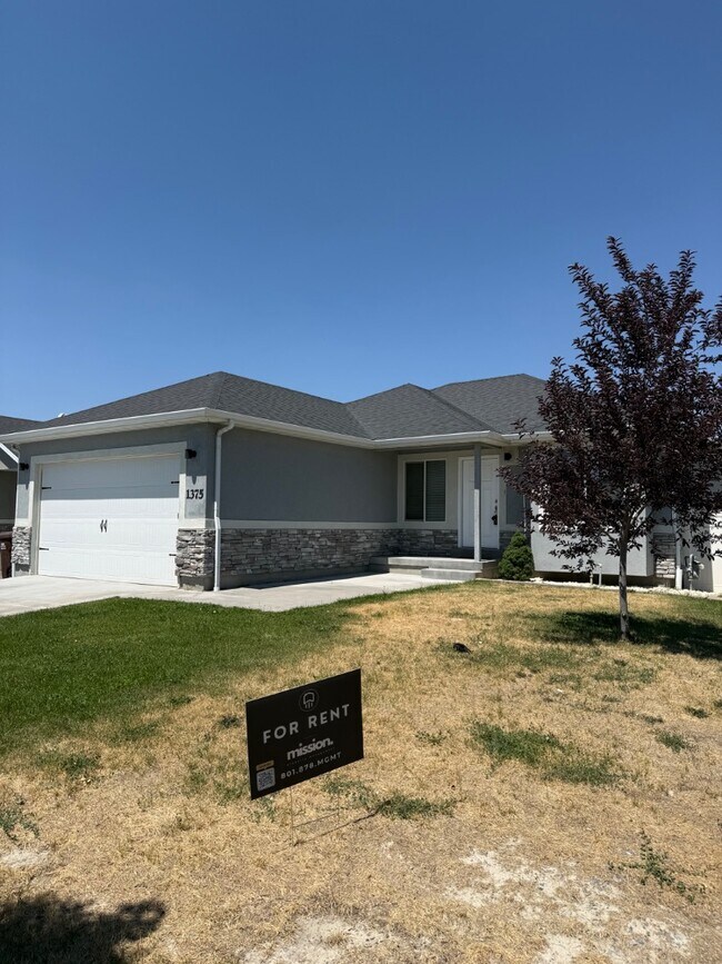 Building Photo - 1375 E Rachel Way