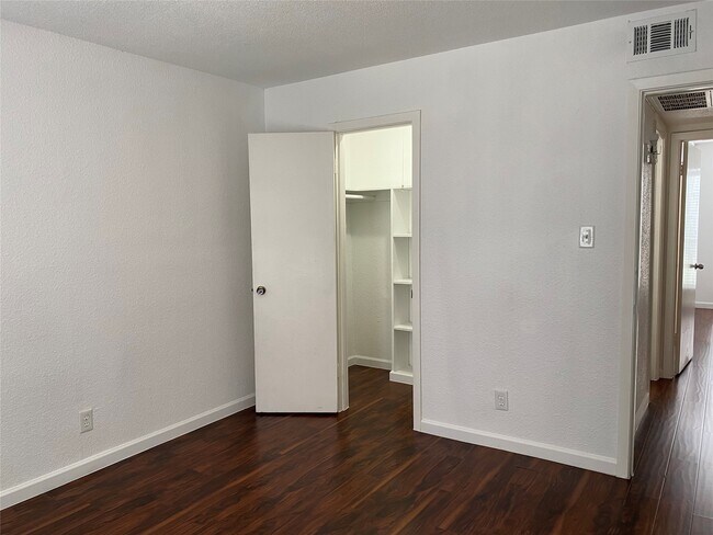 Building Photo - 6201 Ranchester Dr