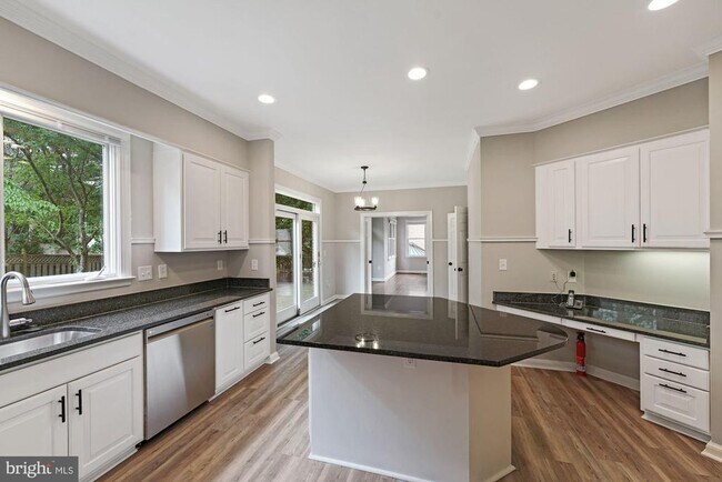 Building Photo - 5108 Warren Pl NW