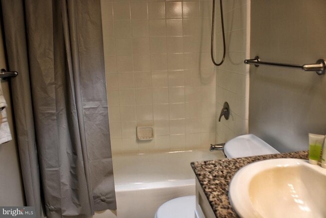 Building Photo - 777 7th St NW