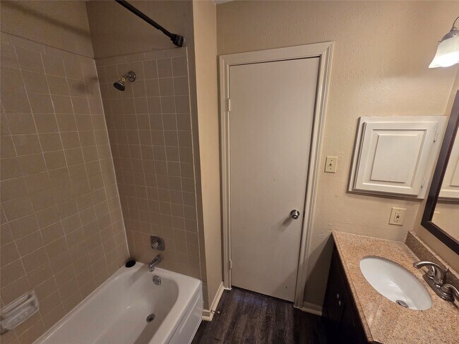 Building Photo - 12902 Skymeadow Dr