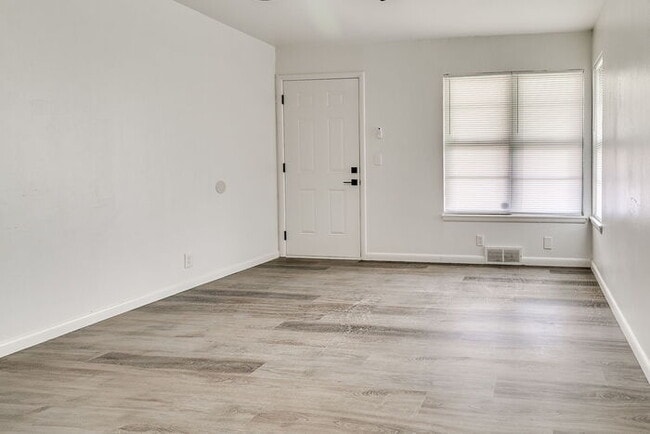 Building Photo - 2417 Becker Pl