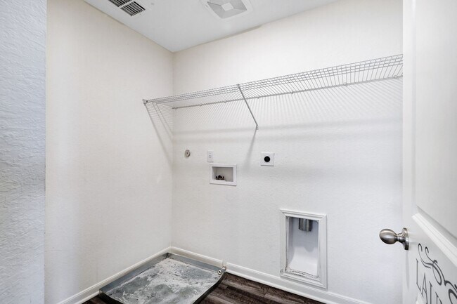 Building Photo - ***MOVE-IN SPECIAL: TWO WEEKS FREE***Spacious Two-Story Retreat on a Cul-de-Sac with Bonus Room