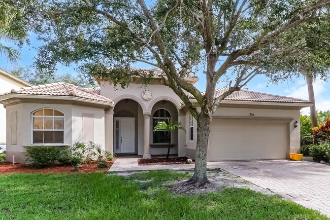 Building Photo - 1755 Palisades Dr