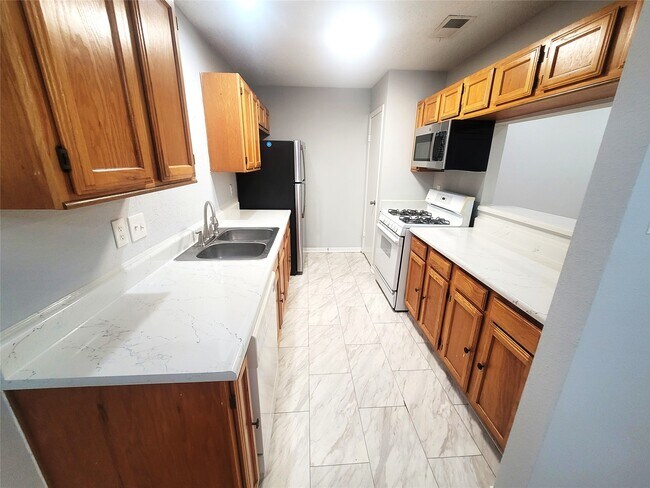 Building Photo - 22715 Braken Manor Ln
