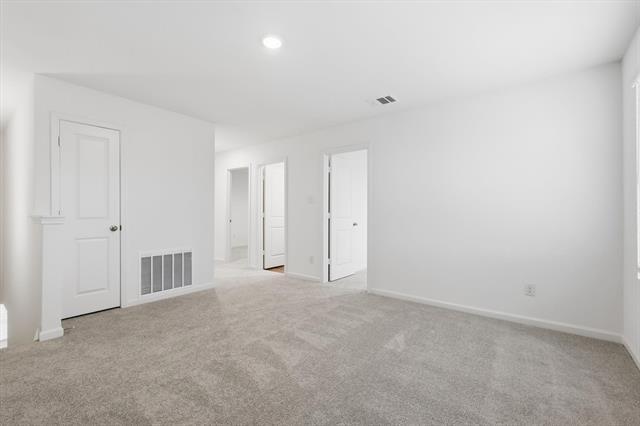 Building Photo - 2106 Mdw Pk Dr