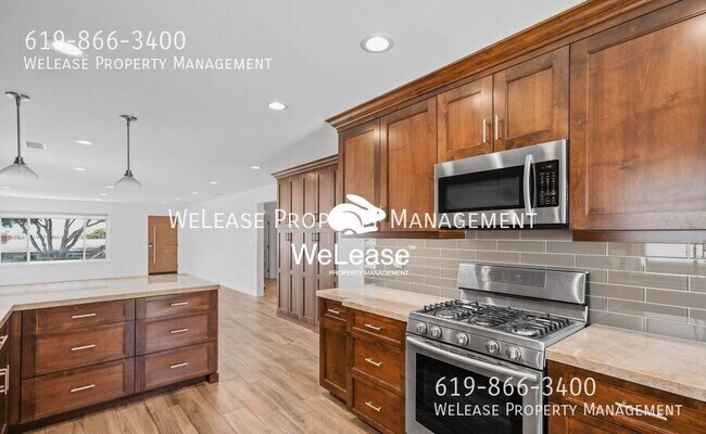 Building Photo - 942 Rosecrans-Main Home