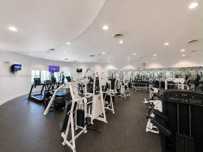 Building Photo - 5600 Collins Ave