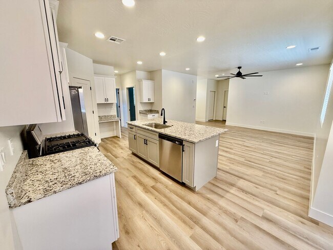 Building Photo - Adorable 3-BR Home In The Heart of Washington