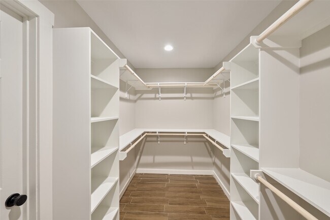 Building Photo - 12307 White River Dr