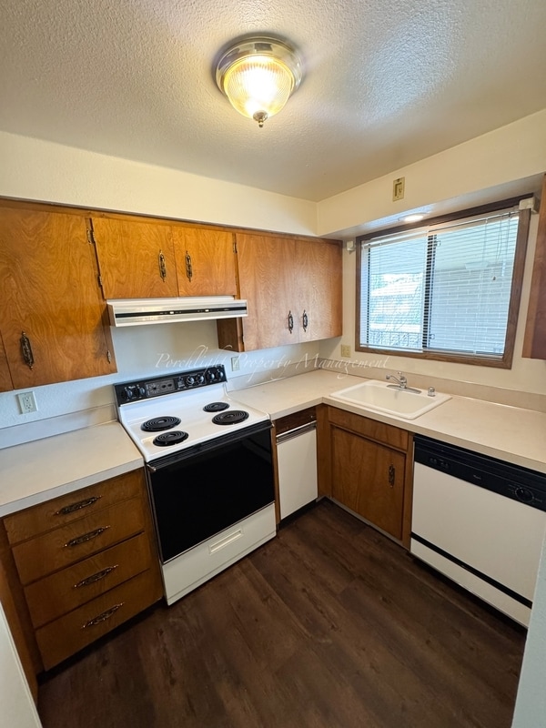 Building Photo - 403 La Villa Dr