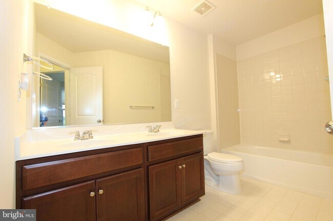 Building Photo - 325 Hersden Ln