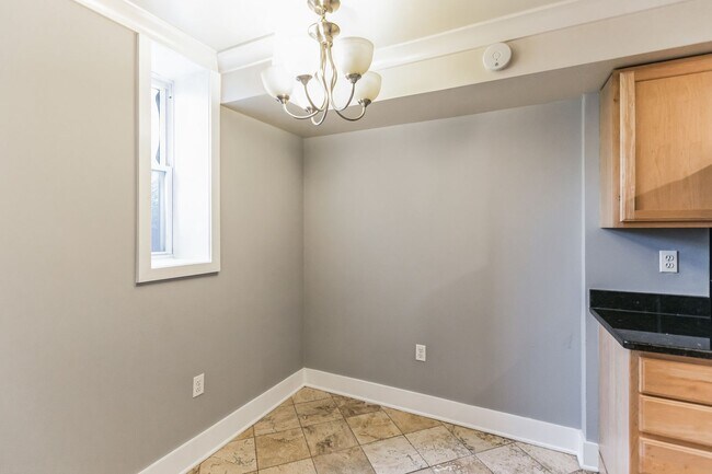 Building Photo - Cozy & bright 1 Bd/1Bth condo in Brookland House Condominium!