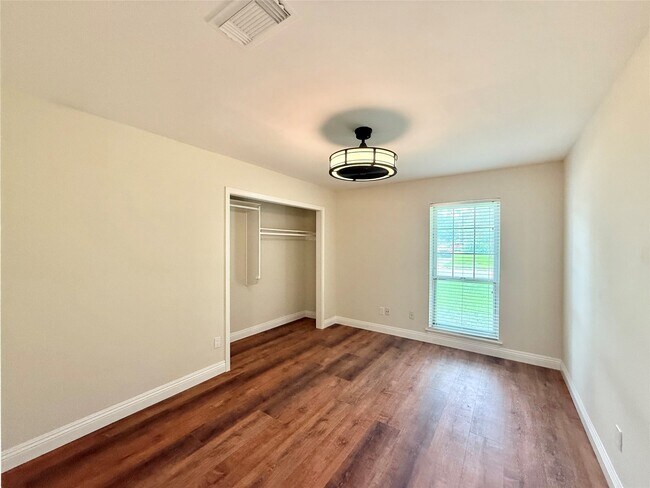 Building Photo - 8911 Hendon Ln