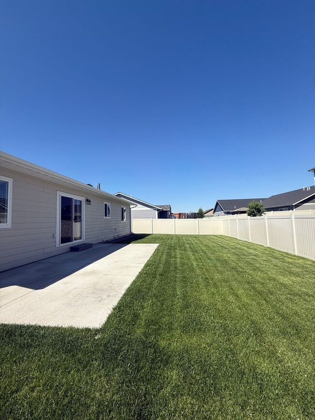 Building Photo - 3 Bedroom, 2 Bathroom Single Family Home!