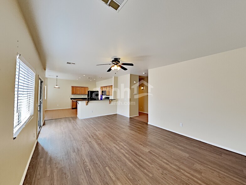Building Photo - 15421 N 169th Ln