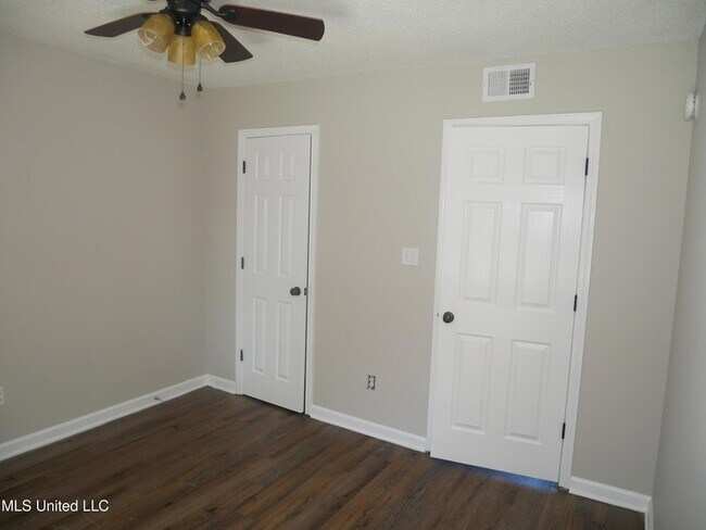 Building Photo - 2765 Normandy Cove