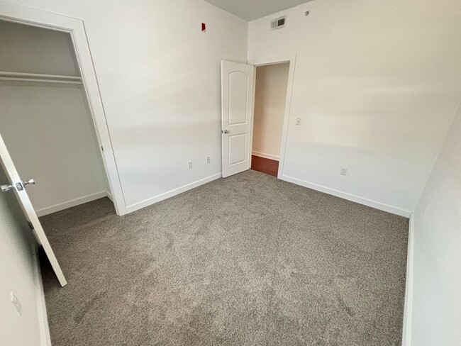 Building Photo - 1544 Willington St