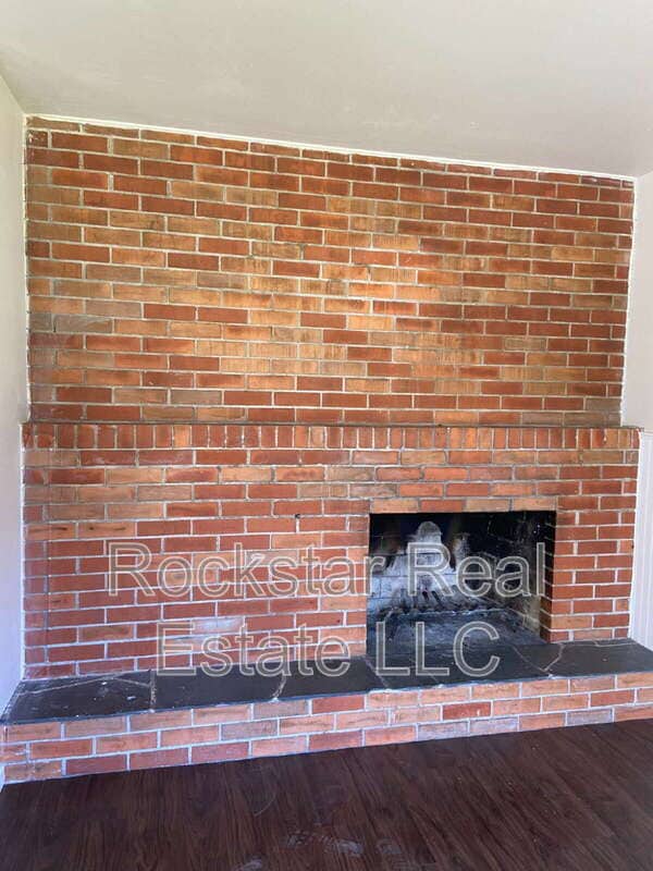 Building Photo - 4235.5 E Hartson Ave