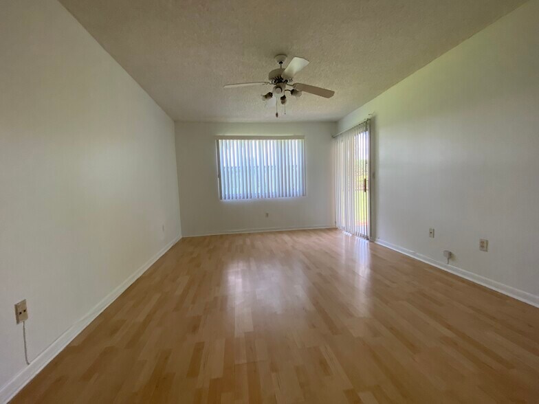 Building Photo - 2629 SE 19th Ct