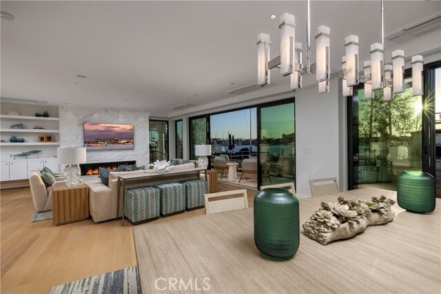 Building Photo - 130 S Bay Front