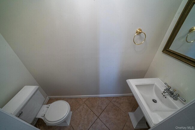 Building Photo - 908 Sara Cir