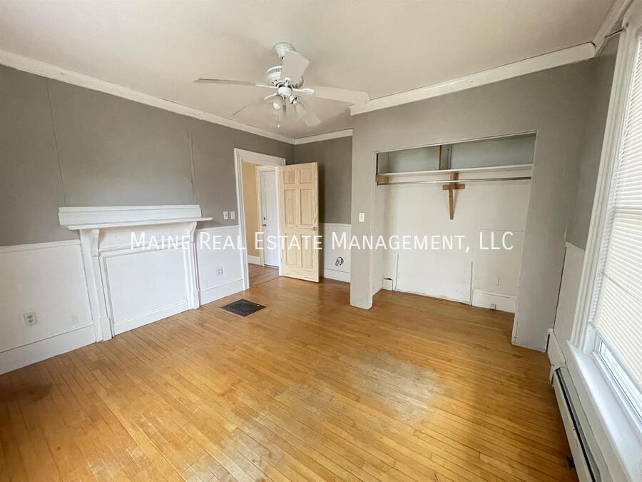 Building Photo - 59 Elm St