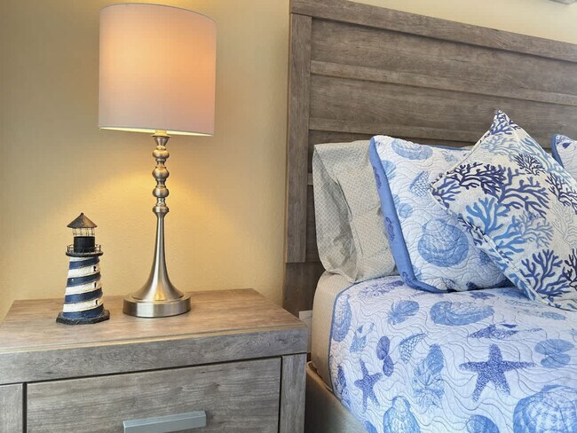 Building Photo - 900 Oxford Dr