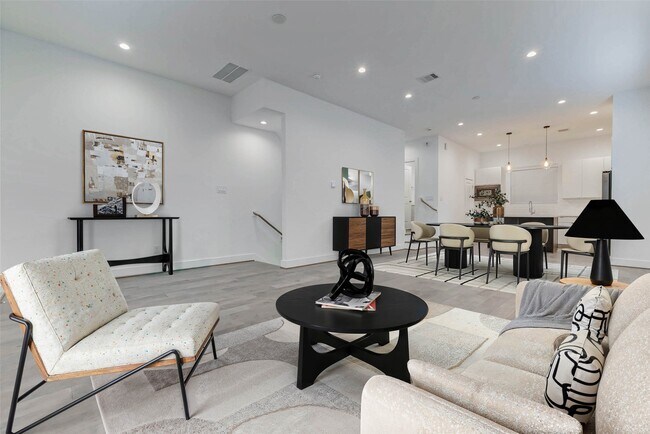 Building Photo - 5859 Dolores St