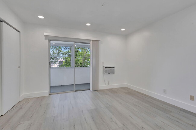 Building Photo - 110 Dorchester E