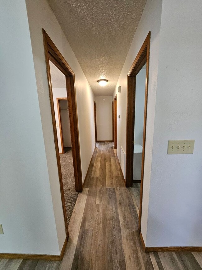 Building Photo - 3 Bedroom, 1 Bath House in Cute Neighborhood!