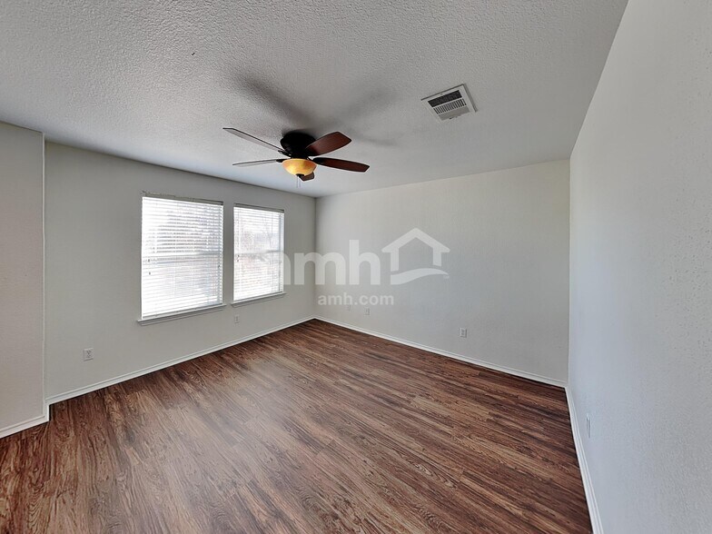 Building Photo - 1805 Lost Maples Loop