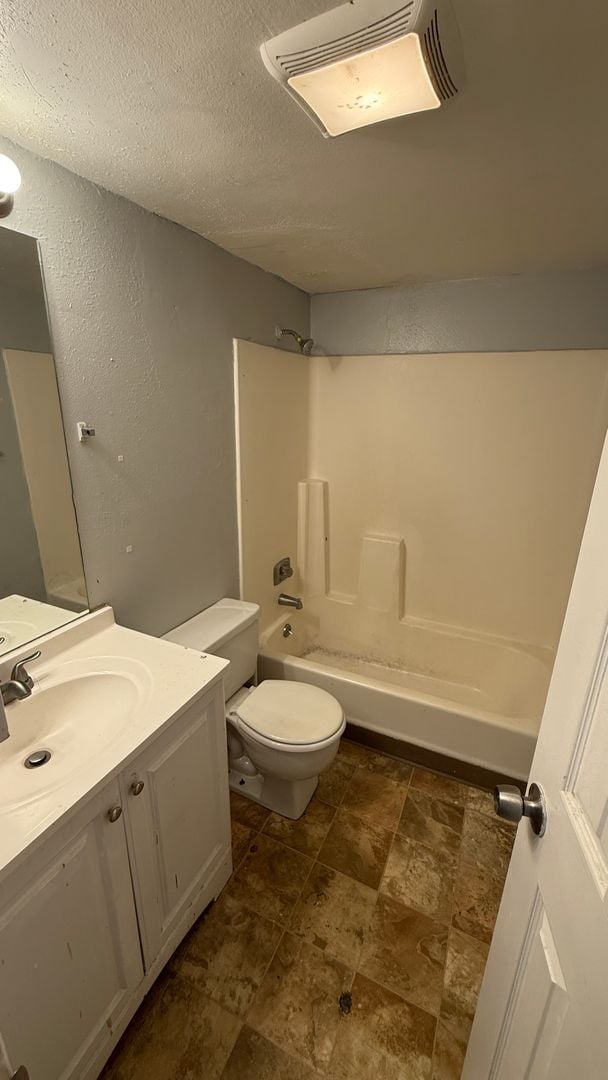 Building Photo - Spacious 2-bedroom Condo available in Aurora