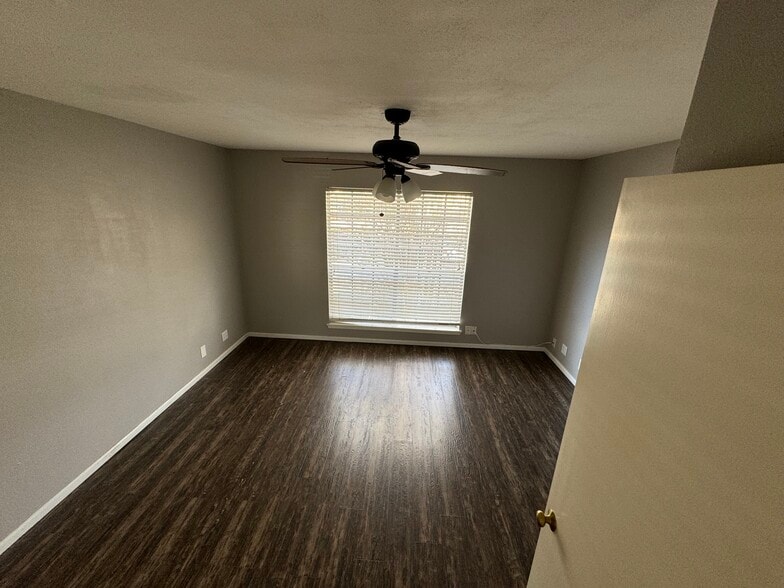 Master bedroom - 6718 Callaghan Rd