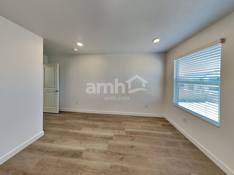 Building Photo - 7332 S Avenida Obelo