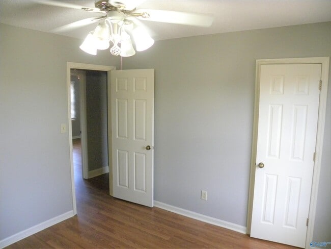 Building Photo - 128 Lewis Ln