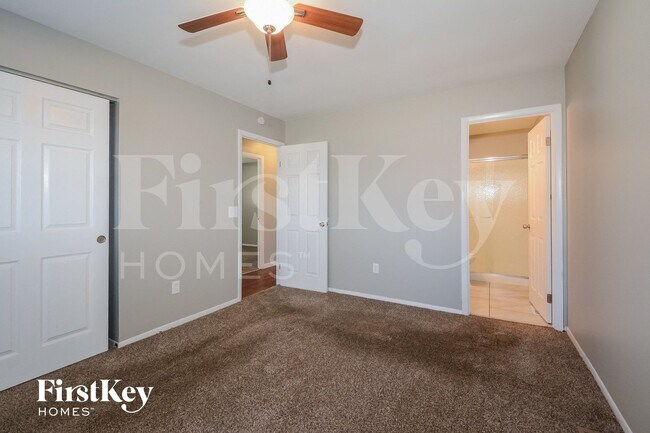 Building Photo - 2727 Dividend Park Dr