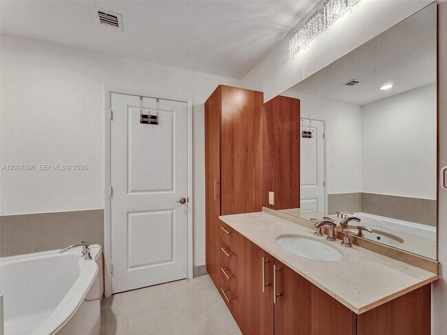 Building Photo - 1945 S Ocean Dr