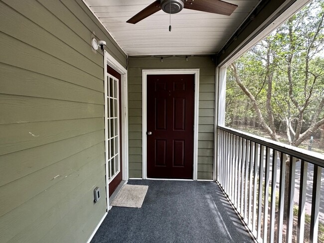 Building Photo - Gorgeous 2 bed/2 bath located in gated community!